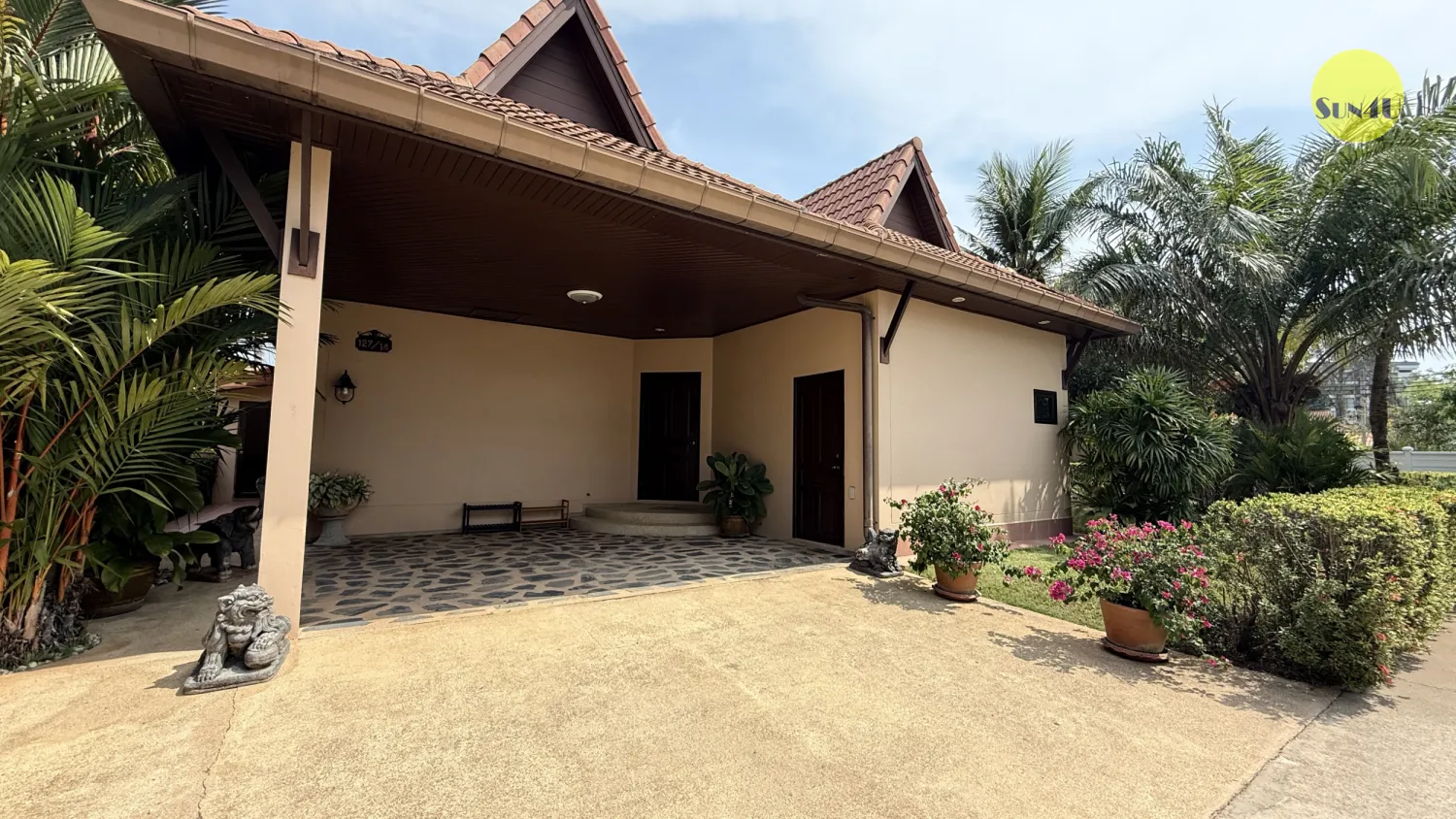 Family-Friendly 2BR Villa with Kitchen | Walk to Beach & Pool