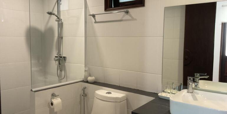 CM27Toilet2